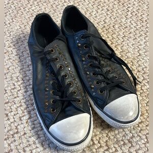 Men’s Chucks low top, size 11